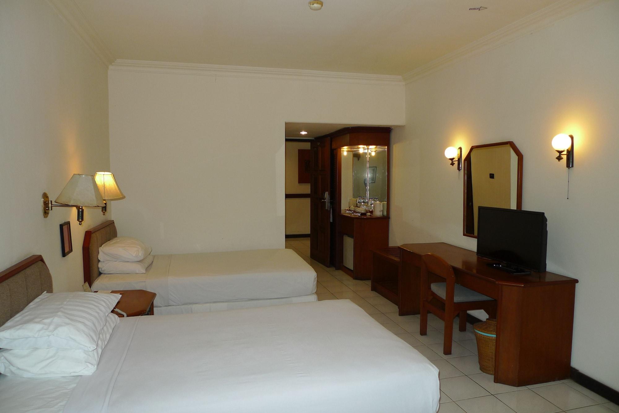 Lombok Raya Hotel Матарам Екстер'єр фото