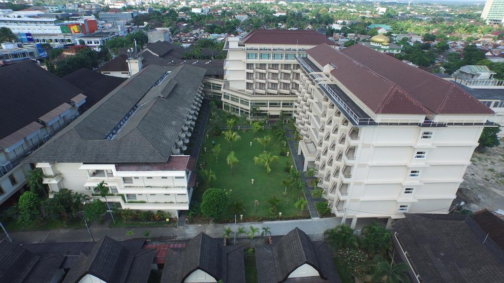 Lombok Raya Hotel Матарам Екстер'єр фото